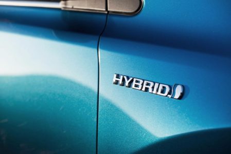 Toyota RAV4 Hybrid: Llega la variante híbrida y una renovación estética