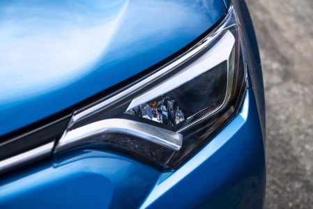 Toyota RAV4 Hybrid: Llega la variante híbrida y una renovación estética