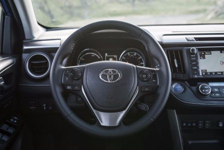 Toyota RAV4 Hybrid: Llega la variante híbrida y una renovación estética