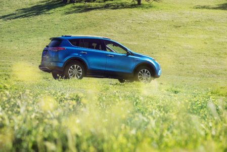 Toyota RAV4 Hybrid: Llega la variante híbrida y una renovación estética