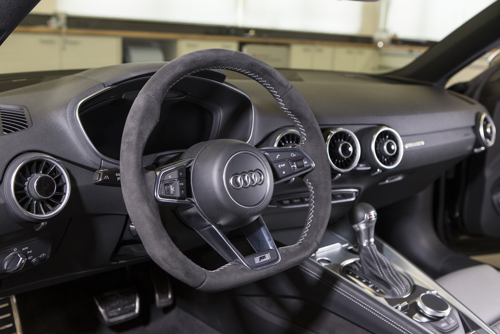 ABT vuelve a repasar el Audi TT: 310 CV y gris mate 3