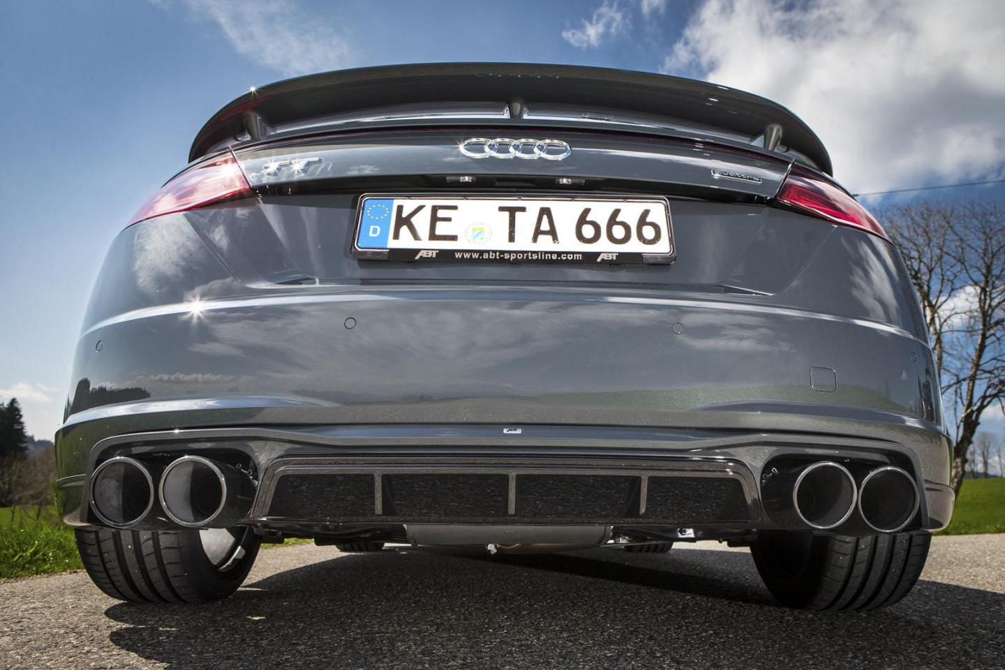 El Audi TT Roadster de ABT llega con 310 CV y una estética más deportiva 3
