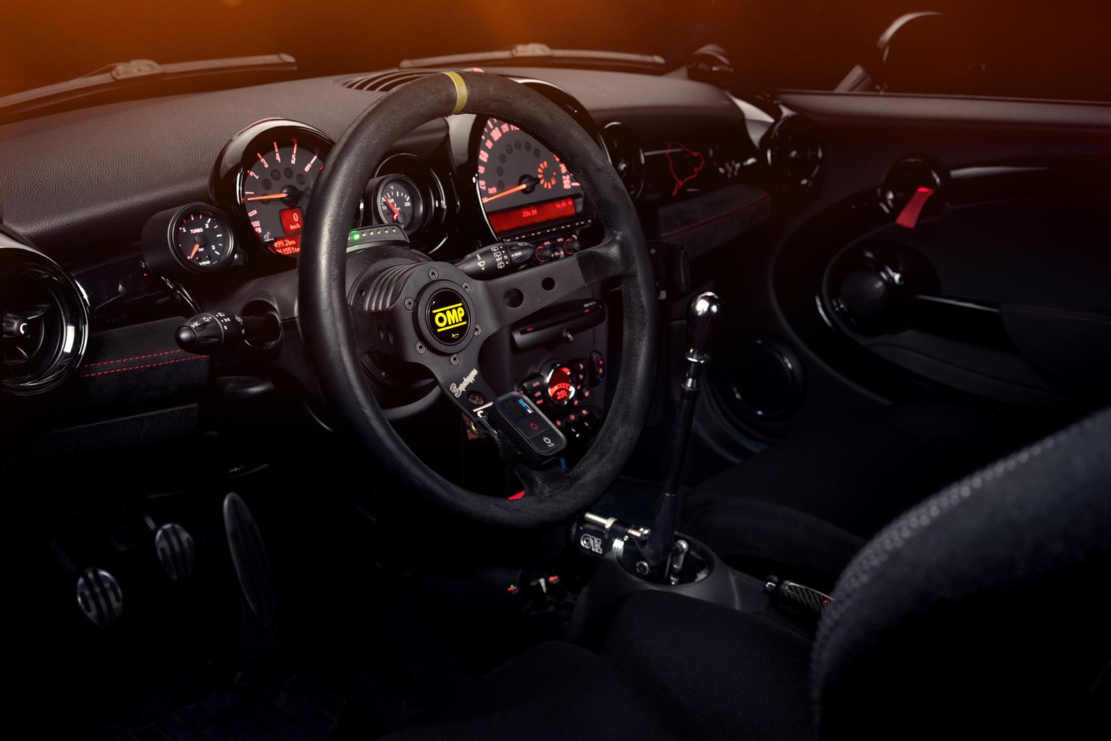 MINI John Cooper Works (JCW) por Krumm Performance: 300 CV y 400 Nm de par... con muchas chuches 3
