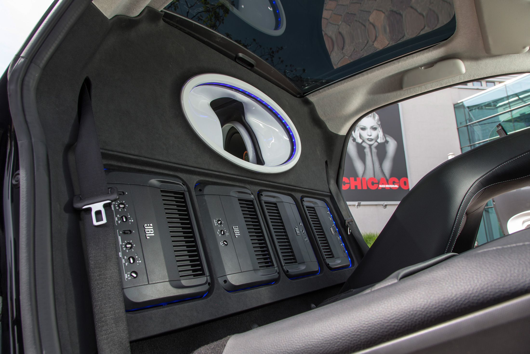 Smart Forgigs, la discoteca rodante con 16 altavoces: serás el rey de los botellones 3