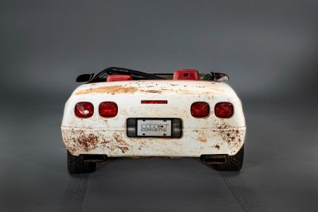 Comienza la restauración del Corvette 1 millón que se tragó la tierra en el museo