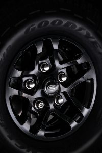 Land-Rover-Defender-2000000-15
