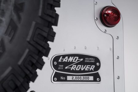 Land Rover Defender 2.000.000: Construido a mano por un grupo de famosos