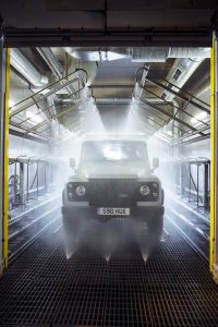 Land Rover Defender 2.000.000: Construido a mano por un grupo de famosos