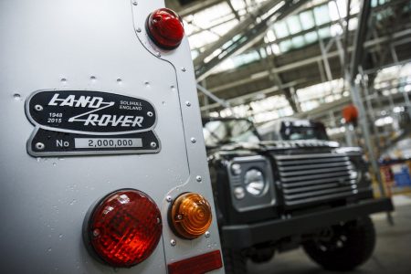 Land Rover Defender 2.000.000: Construido a mano por un grupo de famosos