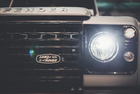 Land Rover Defender 2.000.000: Construido a mano por un grupo de famosos