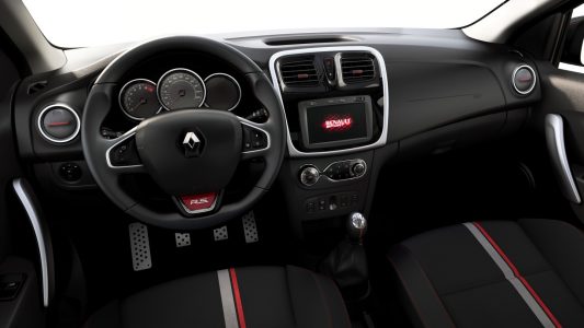 Renault Sandero RS 2.0: La pelotilla low-cost que no verás en el viejo continente