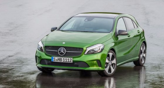 Mercedes introduce el Clase A 2016: El compacto premium actualiza su estética