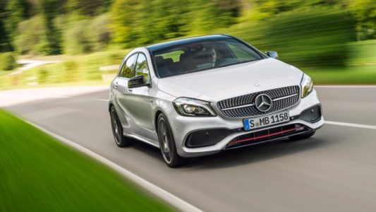 Mercedes introduce el Clase A 2016: El compacto premium actualiza su estética