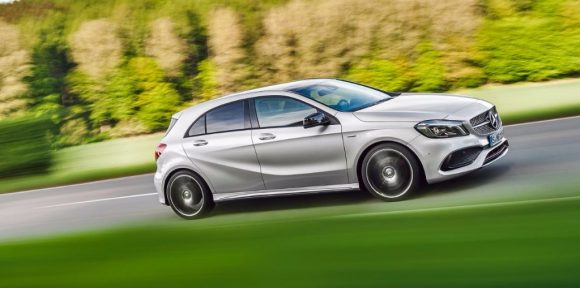 Mercedes introduce el Clase A 2016: El compacto premium actualiza su estética