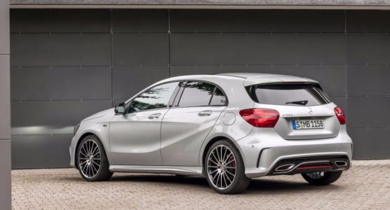 Mercedes introduce el Clase A 2016: El compacto premium actualiza su estética