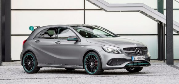 Mercedes introduce el Clase A 2016: El compacto premium actualiza su estética
