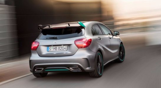 Mercedes introduce el Clase A 2016: El compacto premium actualiza su estética