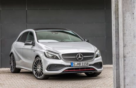 Mercedes introduce el Clase A 2016: El compacto premium actualiza su estética
