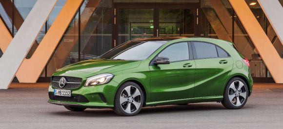 Mercedes introduce el Clase A 2016: El compacto premium actualiza su estética