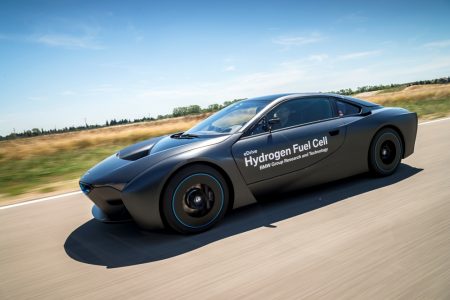 BMW i8 Hydrogen Fuel Cell Concept: El i8 se alimenta con hidrógeno y recibe un traje de Mad Max