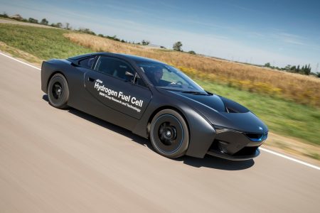 BMW i8 Hydrogen Fuel Cell Concept: El i8 se alimenta con hidrógeno y recibe un traje de Mad Max