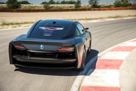 BMW i8 Hydrogen Fuel Cell Concept: El i8 se alimenta con hidrógeno y recibe un traje de Mad Max