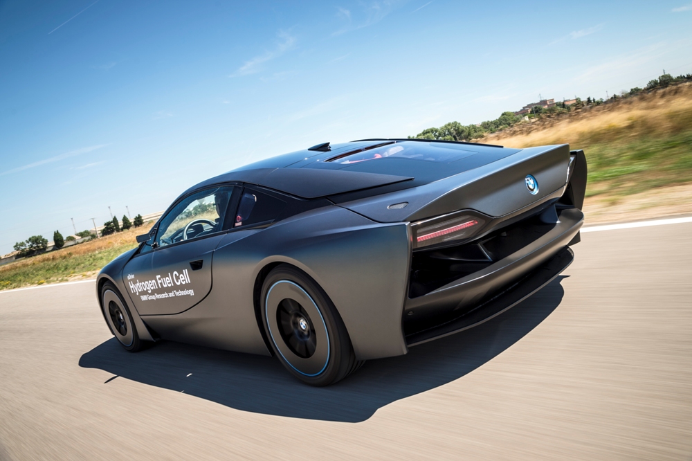 BMW-i8-Hydrogen-Fuel-Cell-Concept-15