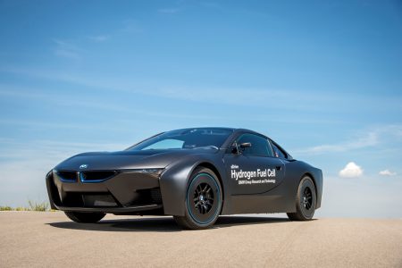 BMW i8 Hydrogen Fuel Cell Concept: El i8 se alimenta con hidrógeno y recibe un traje de Mad Max