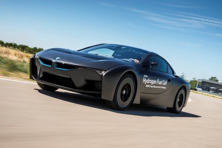 BMW i8 Hydrogen Fuel Cell Concept: El i8 se alimenta con hidrógeno y recibe un traje de Mad Max