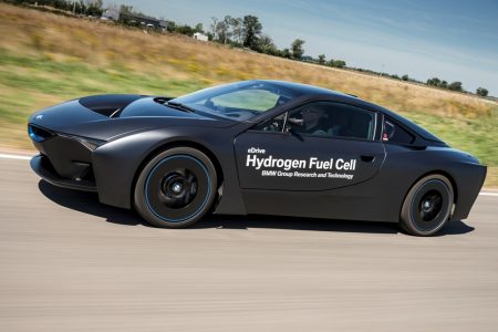 BMW i8 Hydrogen Fuel Cell Concept: El i8 se alimenta con hidrógeno y recibe un traje de Mad Max