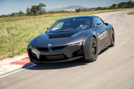 BMW i8 Hydrogen Fuel Cell Concept: El i8 se alimenta con hidrógeno y recibe un traje de Mad Max