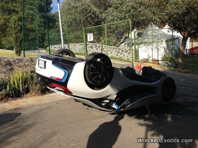 Así quedó un BMW i8 de prensa en México: Dolor, mucho dolor...