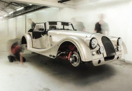 Morgan AR Plus 4: Ahora con motor Cosworth de 225 CV, celebrando el 65 aniversario