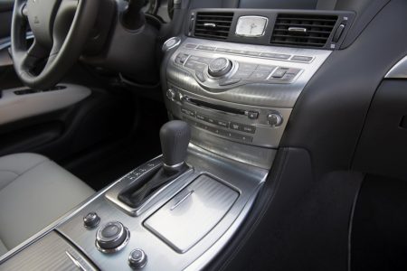 infiniti-q70-premium-edition-2
