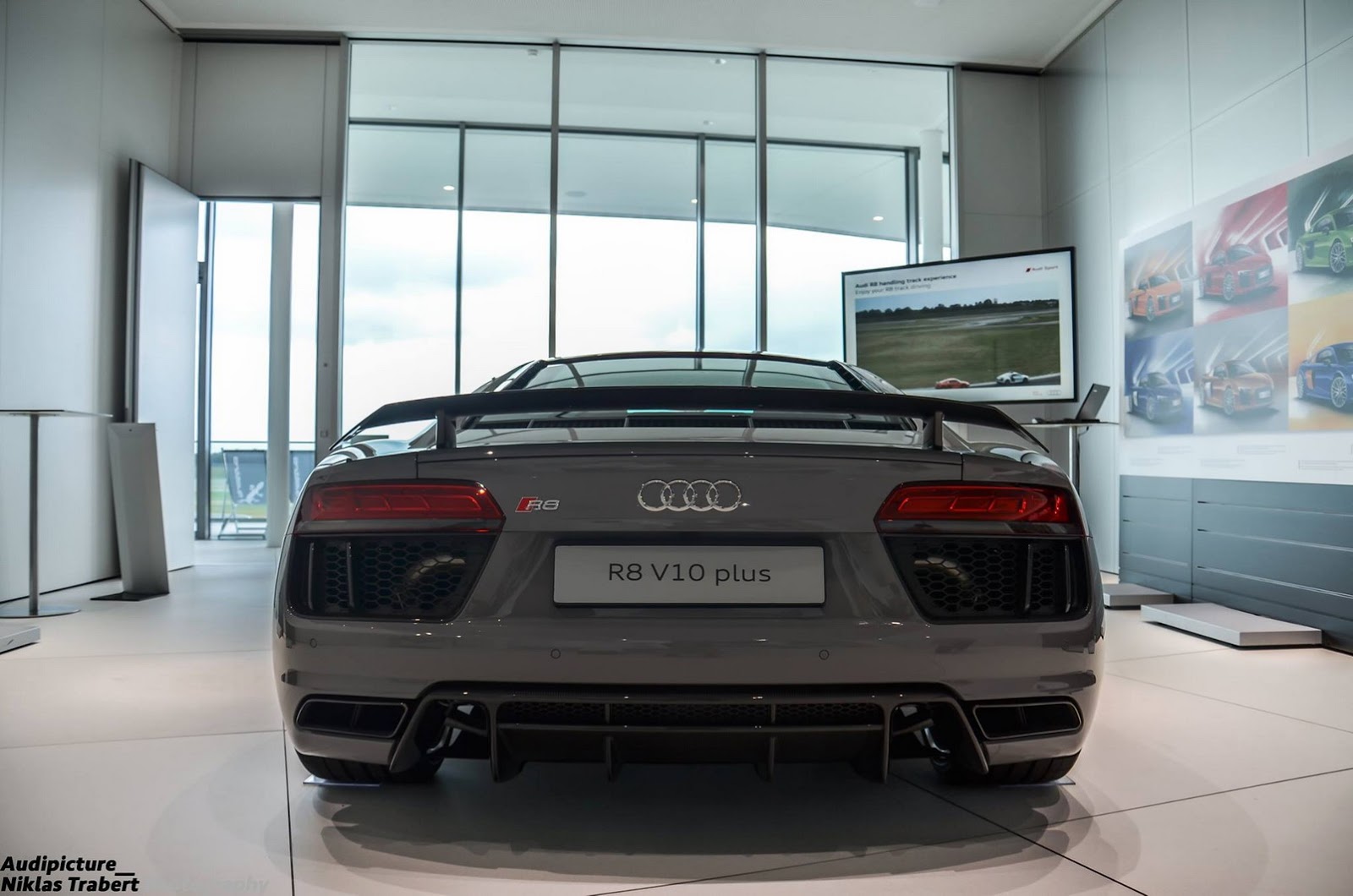 ¿Qué te parece este Audi R8 V10 Plus bitono de Audi Exclusive?