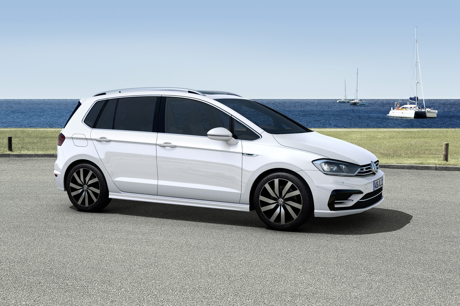 2015-VWGOLFSportsvan-01