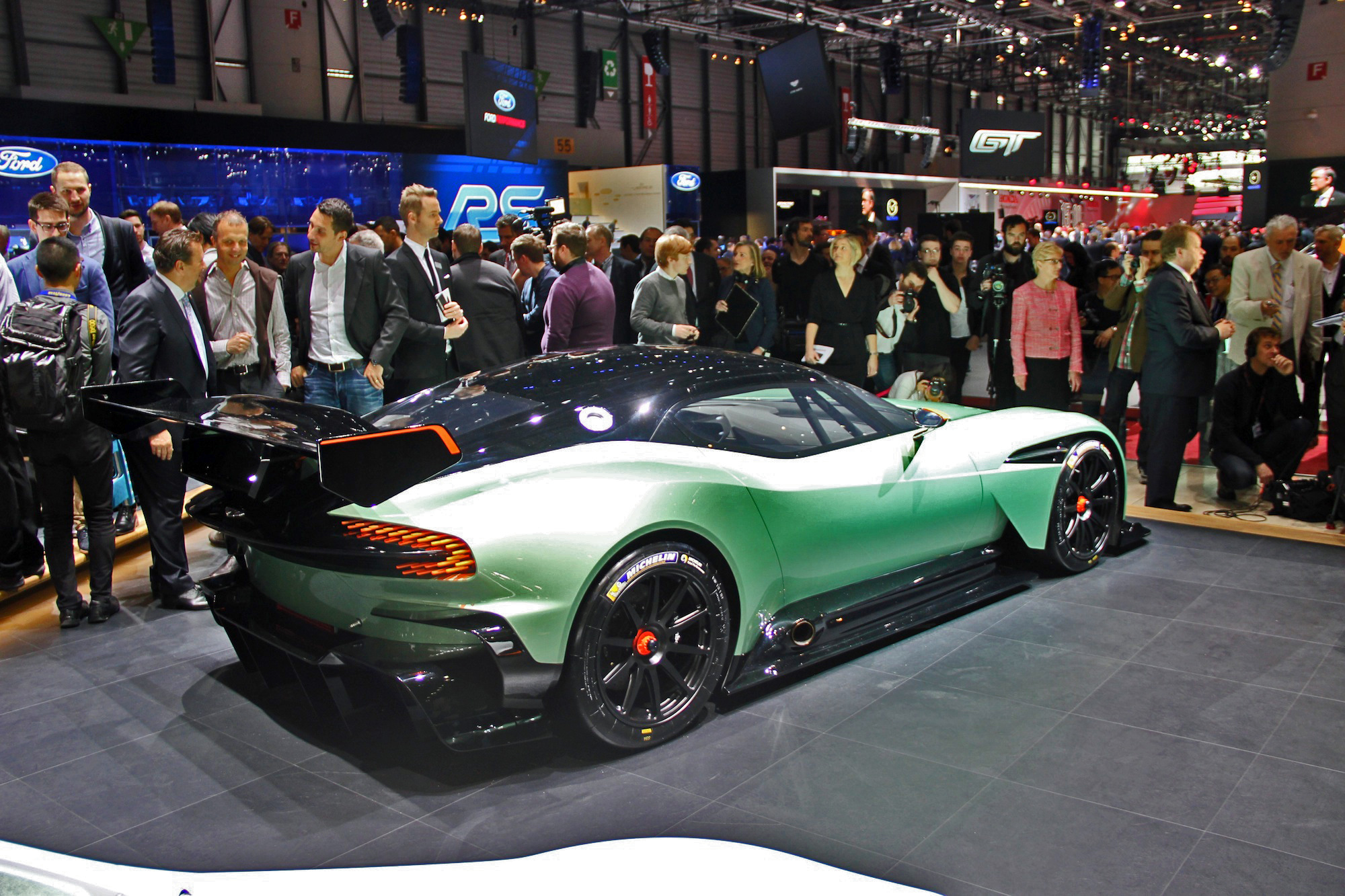 Aston-Martin-Vulcan-7