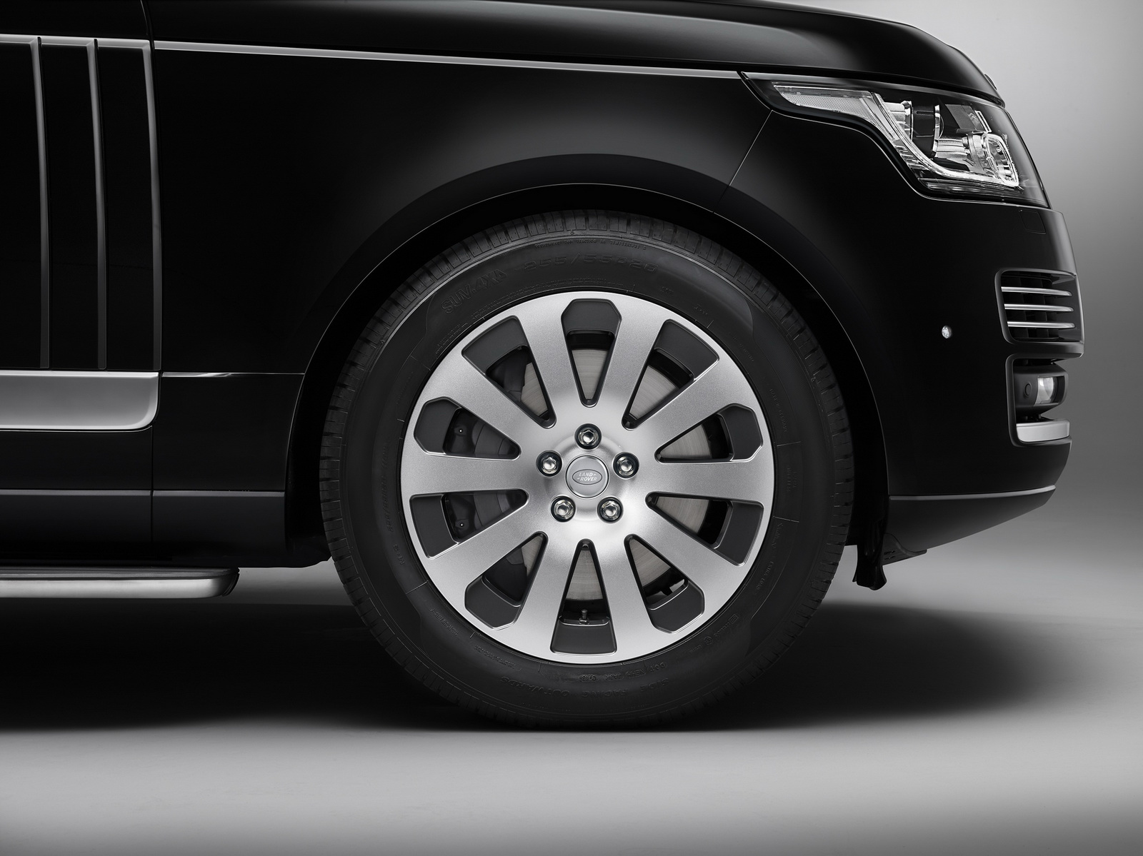 La división SVO de Land Rover lanza su primer vehículo blindado: Range Rover Sentinel