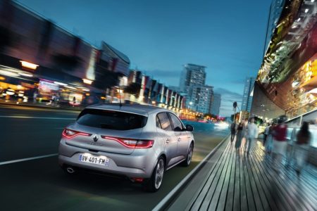 Renault oficializa el nuevo Mégane 2016: Más ancho y bajo, además de la versión GT