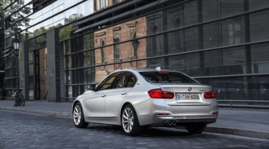 BMW 330e: La versión híbrida y enchufable del Serie 3