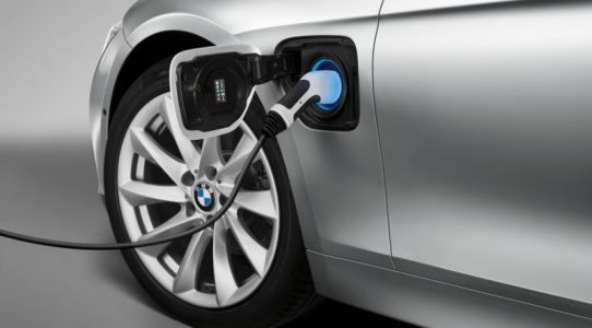 bmw-330e-hibrido-enchufable-4