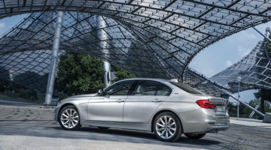 BMW 330e: La versión híbrida y enchufable del Serie 3