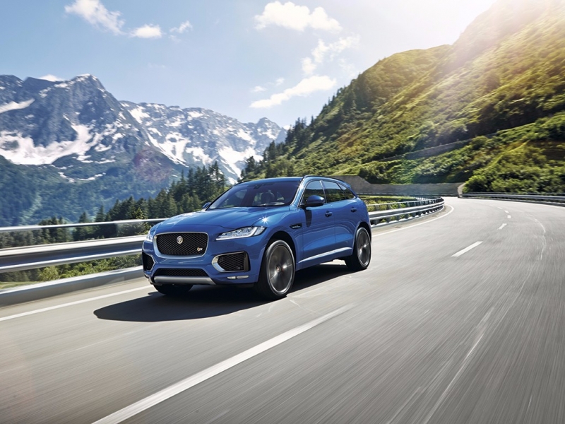 Más cerca del Jaguar F-Pace SVR: 570 caballos y a punto de debutar