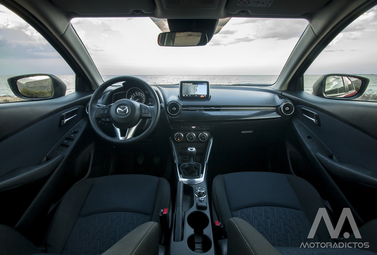 Prueba: Mazda 2 SkyActiv-G 75 CV Style+ (diseño, habitáculo, mecánica) 8