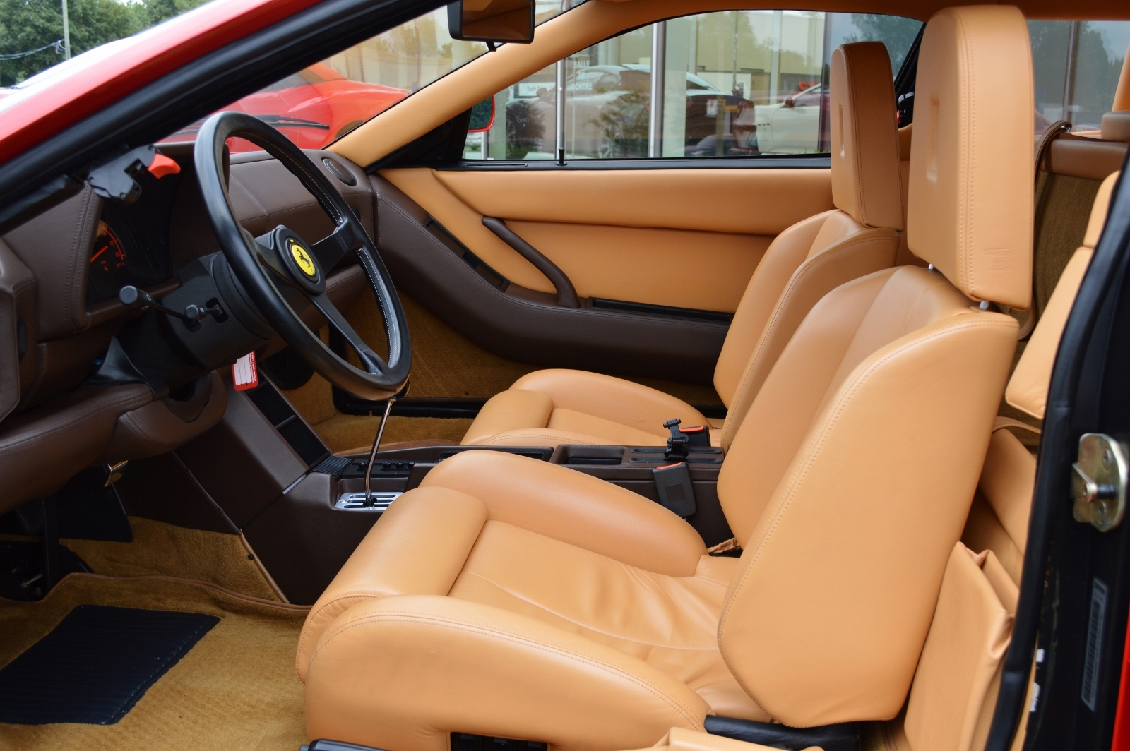 ¿Quieres un Ferrari Testarrosa con 276 kilómetros? Aquí puedes hacerte con uno... 3