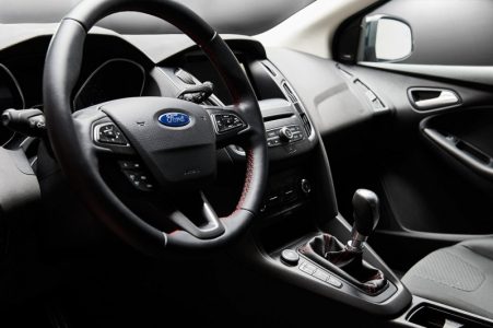 ford-focus-black-red-edition-2016-01