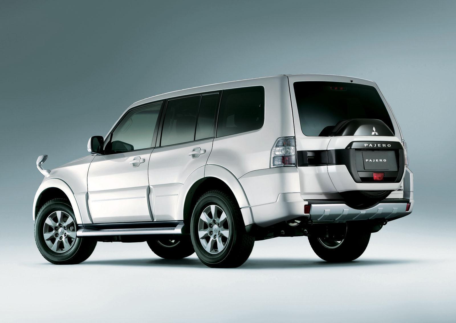 Mitsubishi pajero 2015