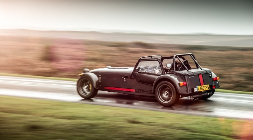 Caterham Seven 620S: 314 CV para 610 kg, tu cuello no estará preparado