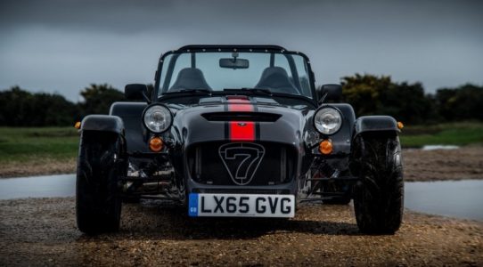 Caterham Seven 620S: 314 CV para 610 kg, tu cuello no estará preparado