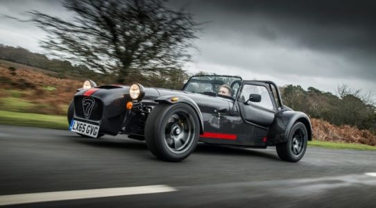 Caterham Seven 620S: 314 CV para 610 kg, tu cuello no estará preparado